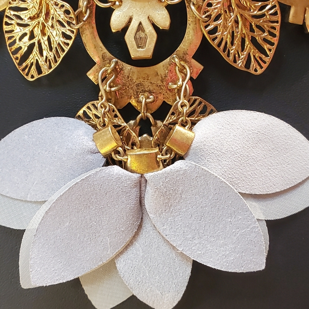 Stella and Dot Statement Necklace - Picture 4 of 9